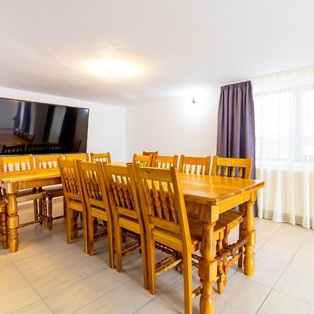 Pensiunea D & Ylan Hotell Novaci-Străini Exteriör bild