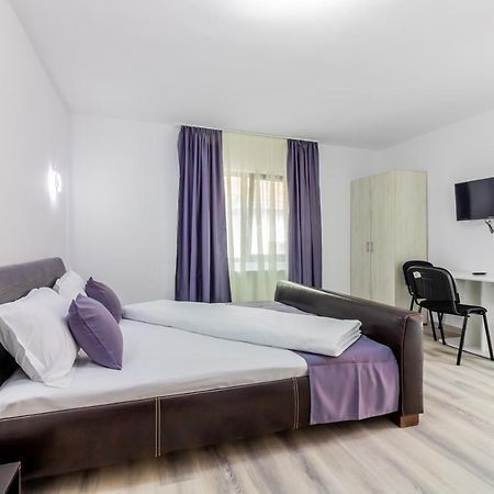 Pensiunea D & Ylan Hotell Novaci-Străini Exteriör bild