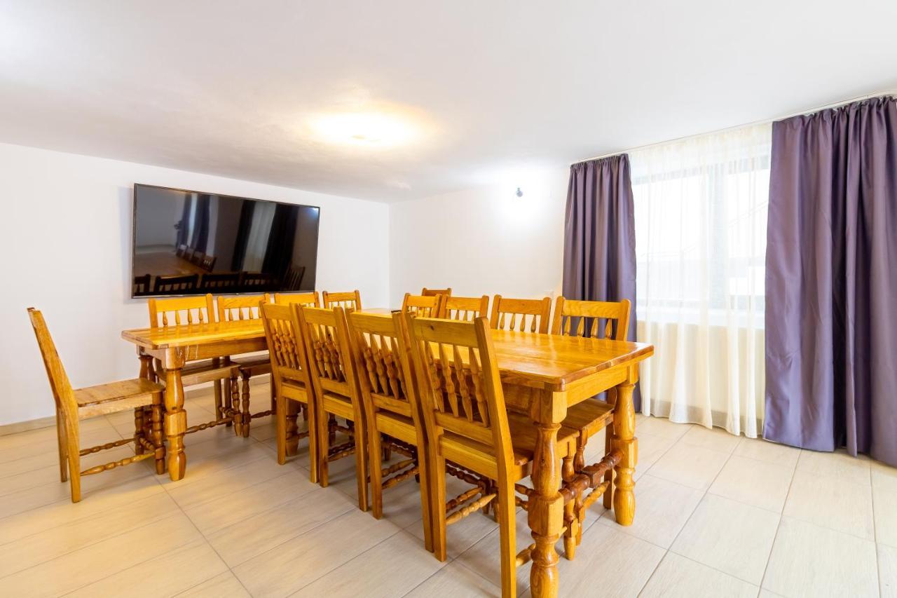 Pensiunea D & Ylan Hotell Novaci-Străini Exteriör bild