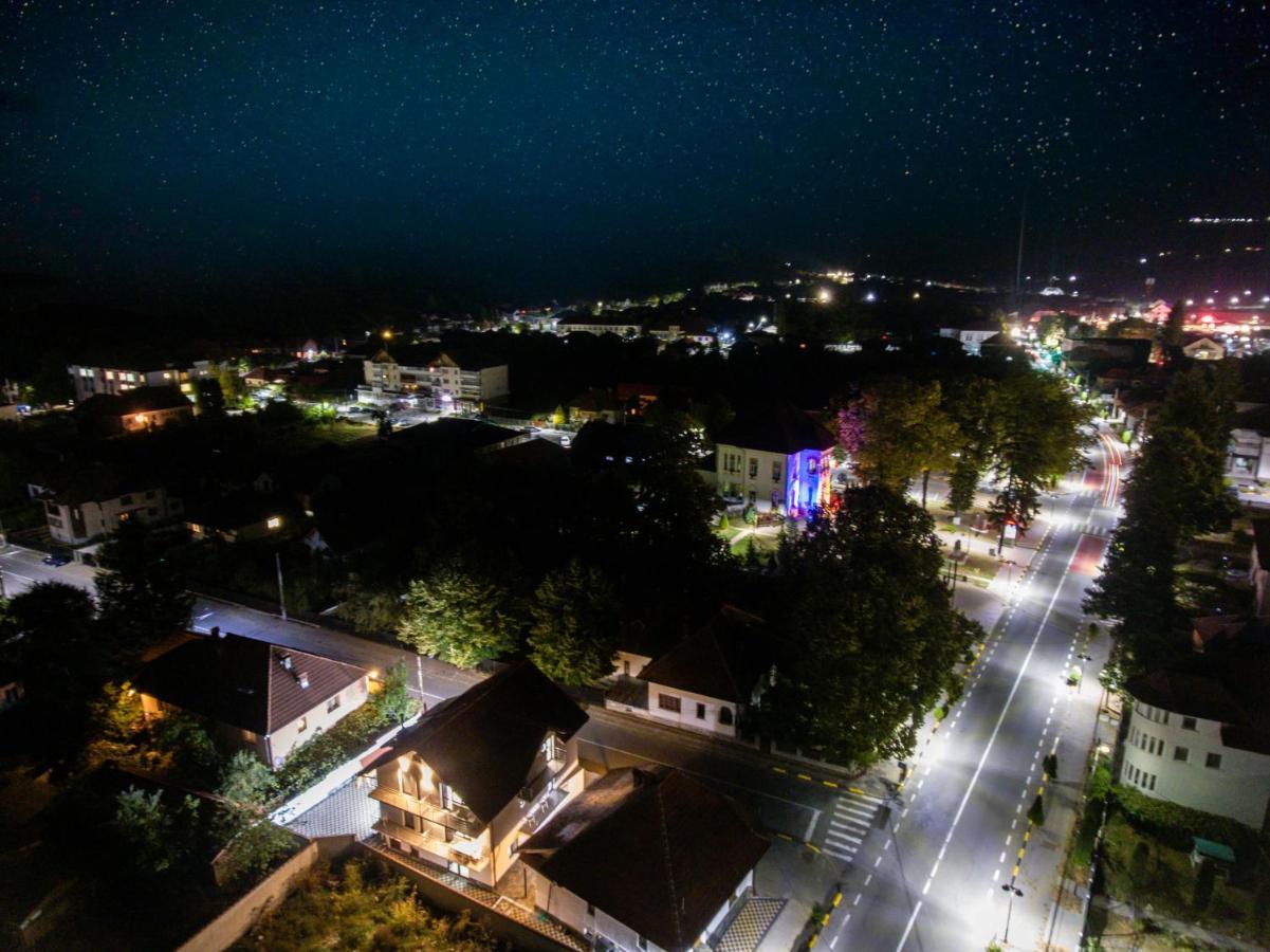 Pensiunea D & Ylan Hotell Novaci-Străini Exteriör bild