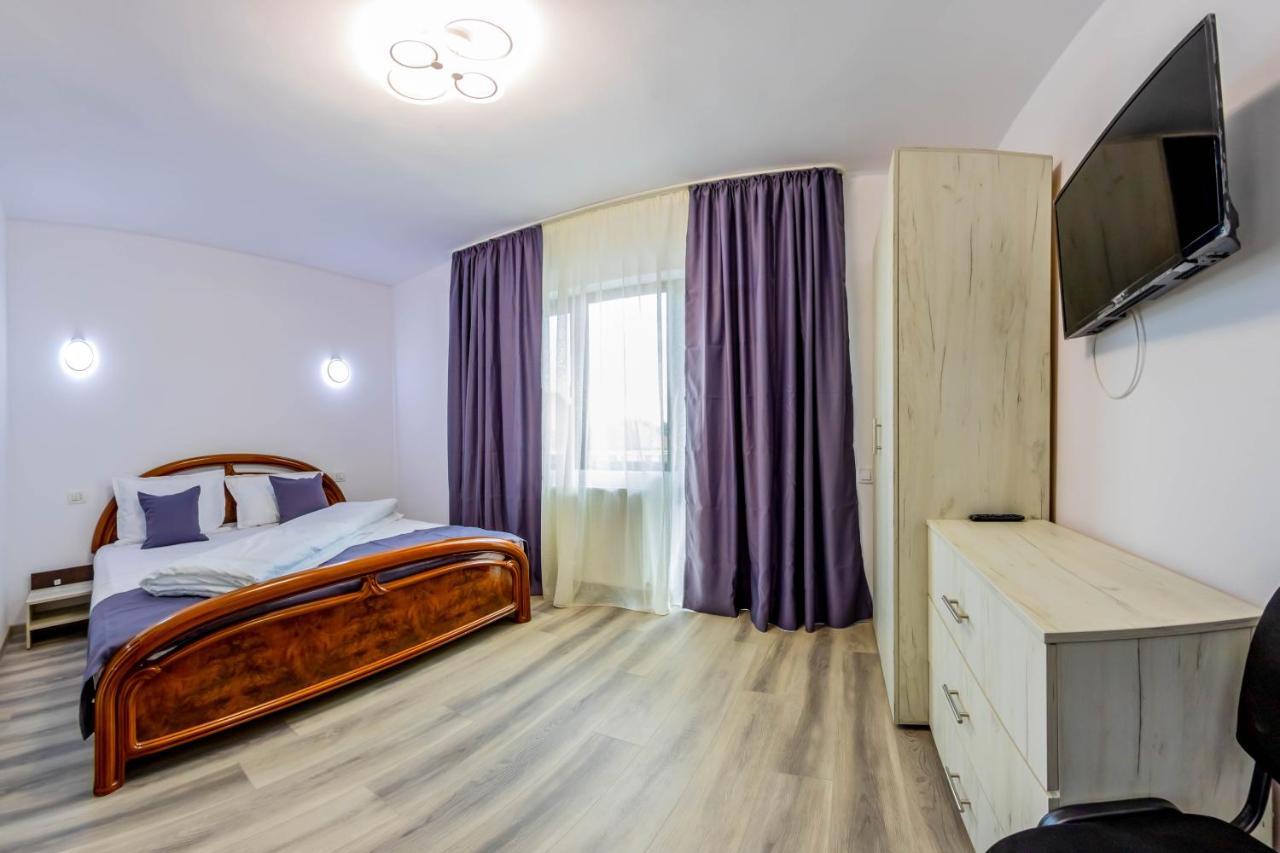 Pensiunea D & Ylan Hotell Novaci-Străini Exteriör bild